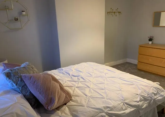 Two Hoots Leeds (West Yorkshire)